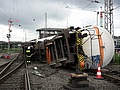 umgekippter Kesselwagon mit Propen-Gas auf Gleise und 2 Feuerwehrleuten